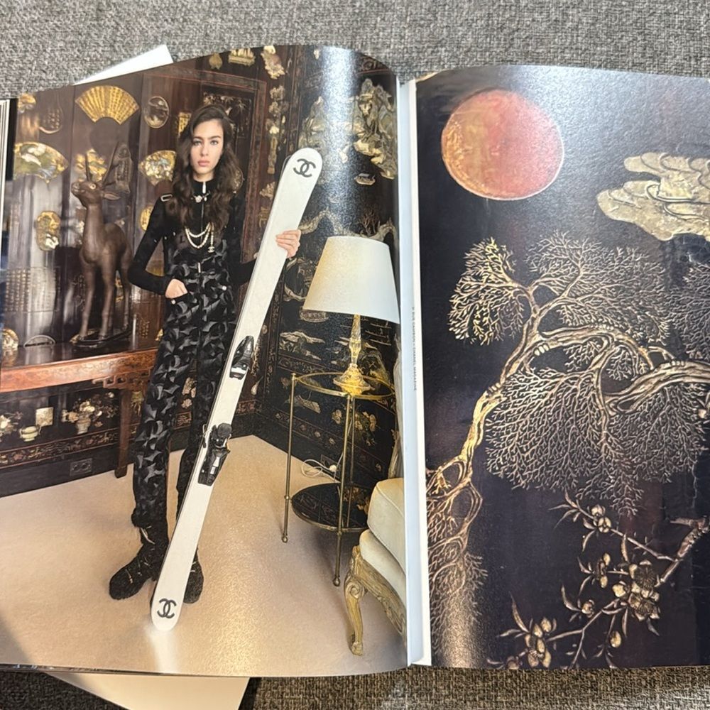 CHANEL Black Fashion Editorial Book - Picture 2 of 5